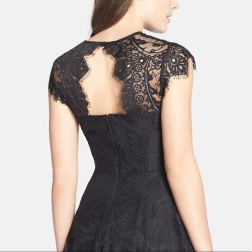 BB DAKOTA Para Mujer 2 Rihanna Negro Encaje Espalda Abierta Ajuste Llamaradas Cóctel Vestido de Fiesta - Imagen 4 de 7