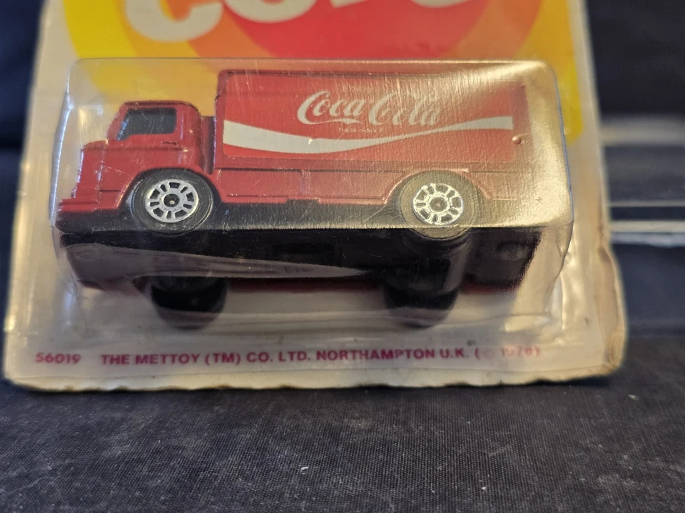 VINTAGE CORGI COCA COLA DELIVERY TRUCK ON CARD 56019 Mettoy 1978 - Image 2 of 4