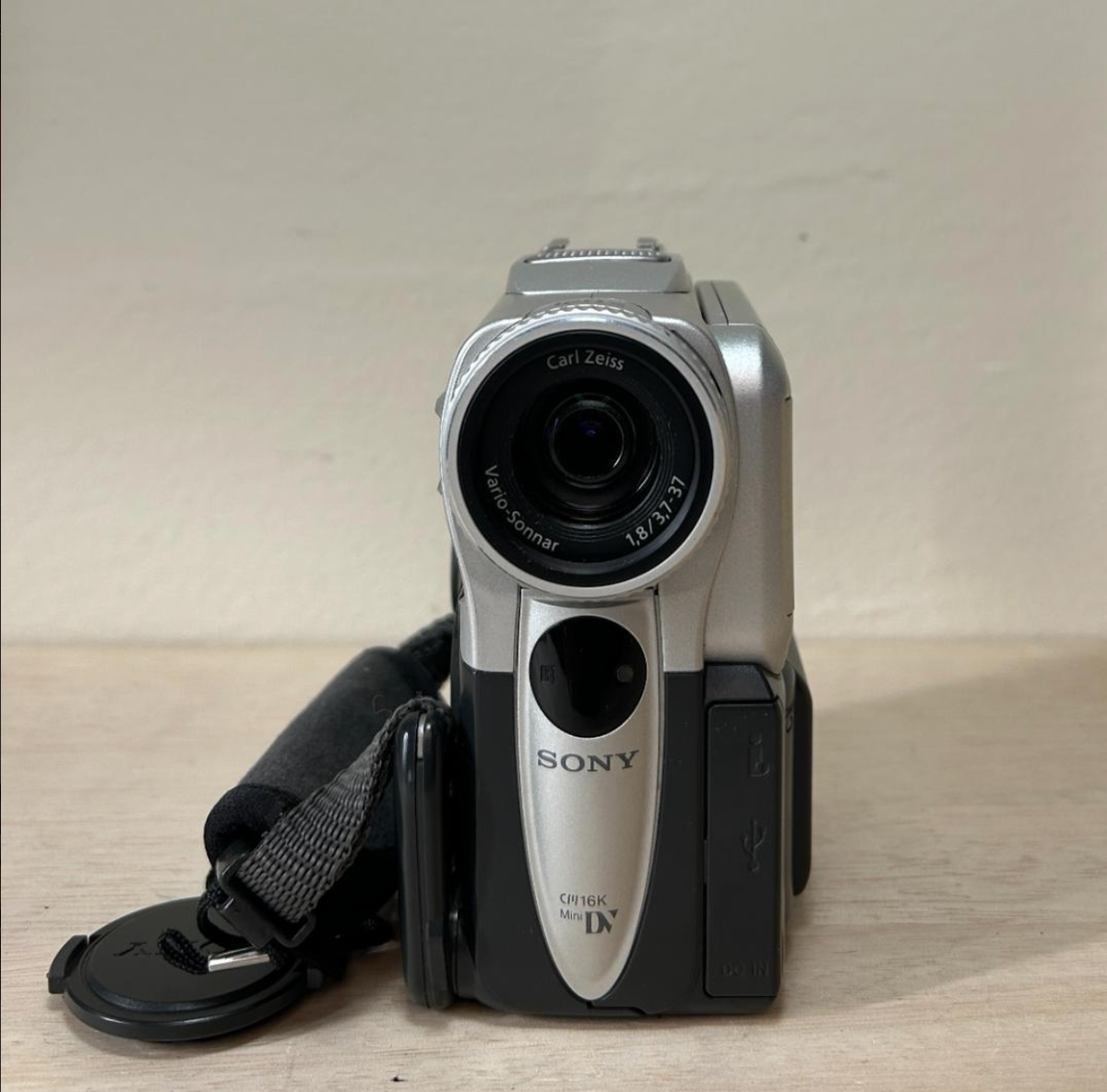 Sony DCR-PC101 Mini DV Camcorder Digital Video Camera For mini DV
