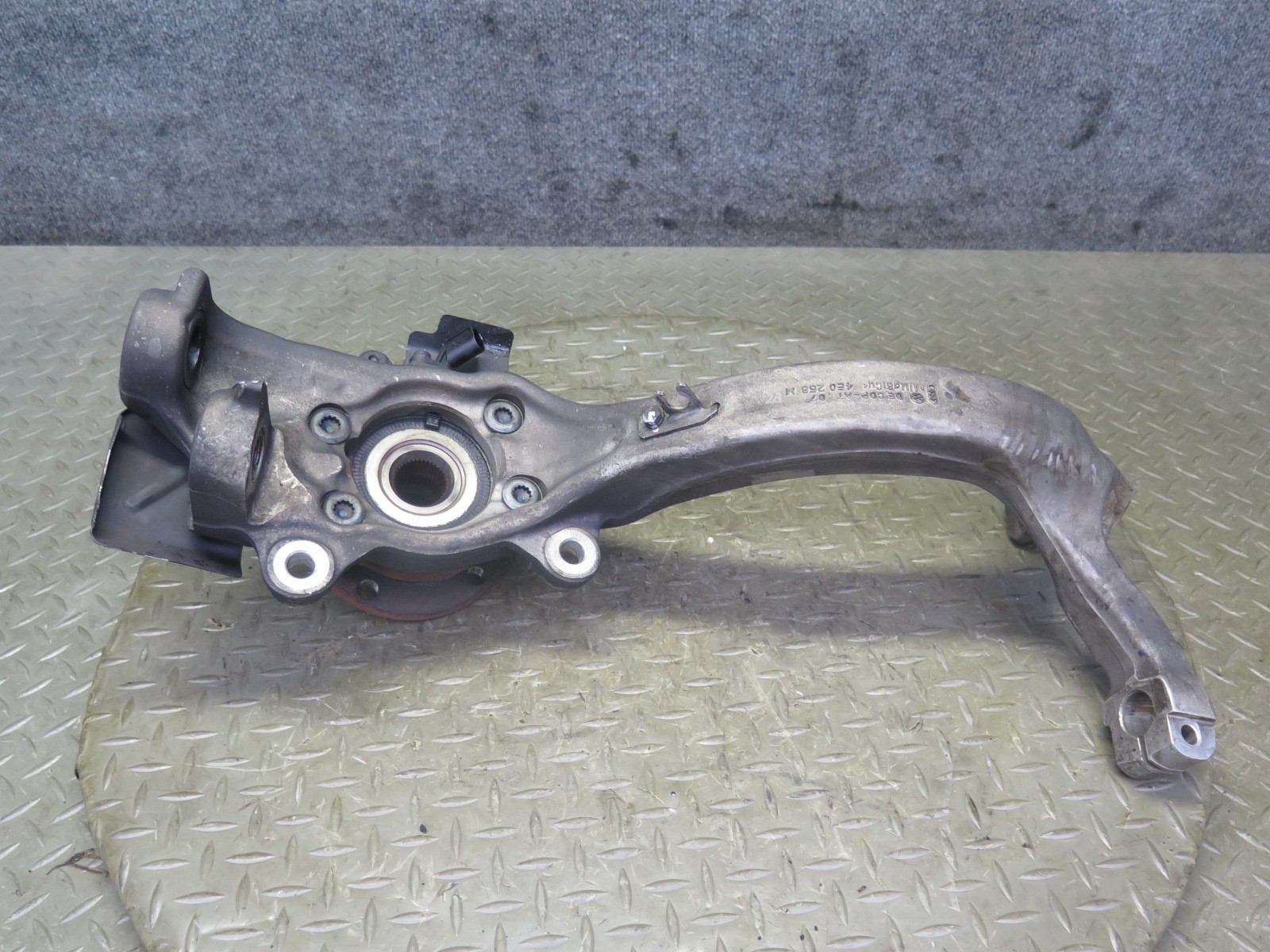 2006-2012 BENTLEY CONTINENTAL FLYING SPUR FRONT RIGHT SPINDLE KNUCKLE WHEEL HUB