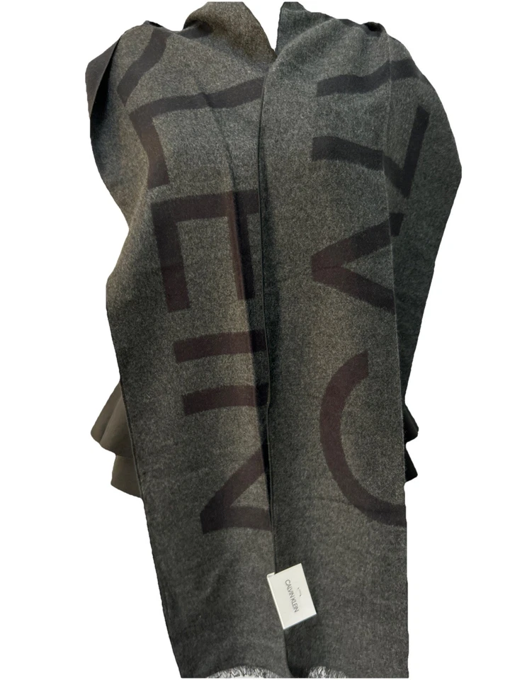 BUFANDA CALVIN KLEIN HOMBRE O MUJER REVERSIBLE LOGOTIPO GRANDE NEGRO Y GRIS NUEVO CON ETIQUETAS Foto 3 de 4