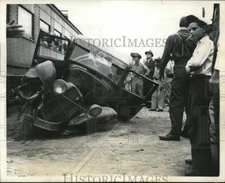 1941 Press Photo Ft Worth Texas wreckage of cab struck by truck