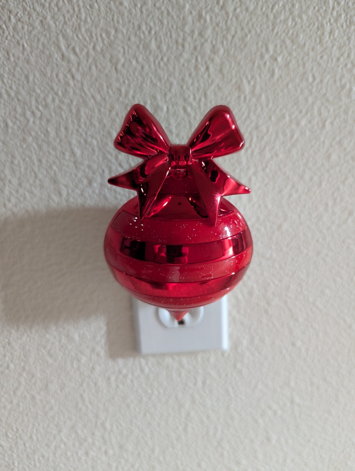 Bath & Body Works Red Christmas Ornament Plug-In Wallflower Diffuser with Bow-image