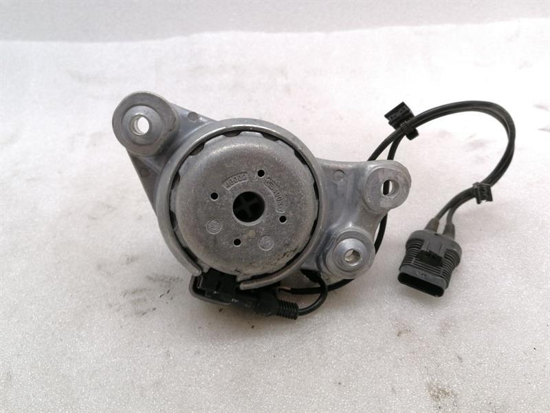 MERCEDES E63 AMG W213 Right Engine mount A2902401800 Motorhalter 
