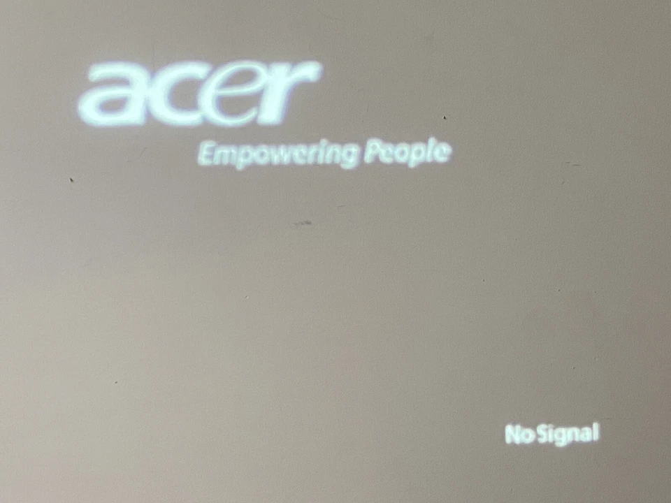 DLP PROJECTER ACER XD1170D HD WITH CARRYING CASE - Image 3 of 4