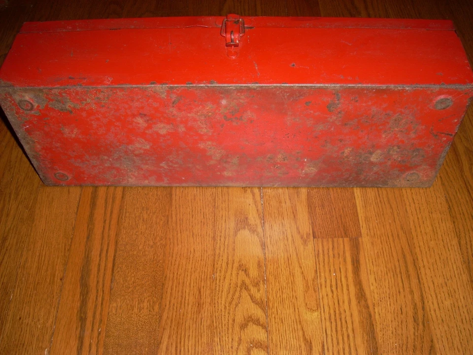 Vintage Hip Roof Cantilever Tombstone Metal Tool Box 19 1/2” NO TRAY. - Image 4 of 4