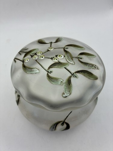 Antique French Opaque Glass And Enamelled With Mistletoe Trinket / Powder Dish - Picture 11 of 12