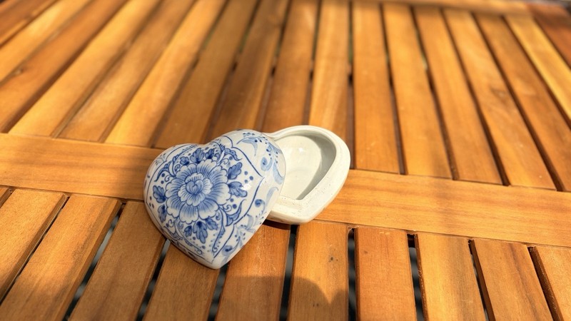 Flora Fine Bone China Blue & White Heart-Shaped Trinket Box w/ Lid