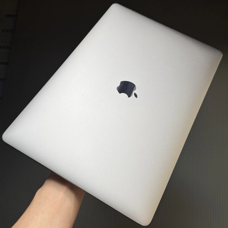 Apple MacBook Pro 15" 2016 · i7 · 16GB · 256GB, foto 4 di 5