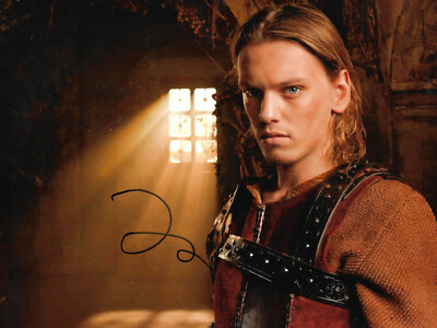 Jamie Campbell Bower Autogramm signed 20x27 cm Bild