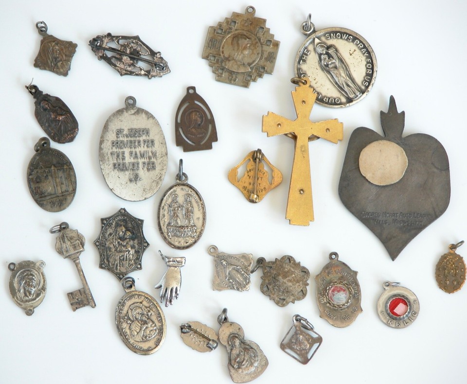 25 Pc Vtg Religious Medals Medallions Pendants Charms Pins Relics