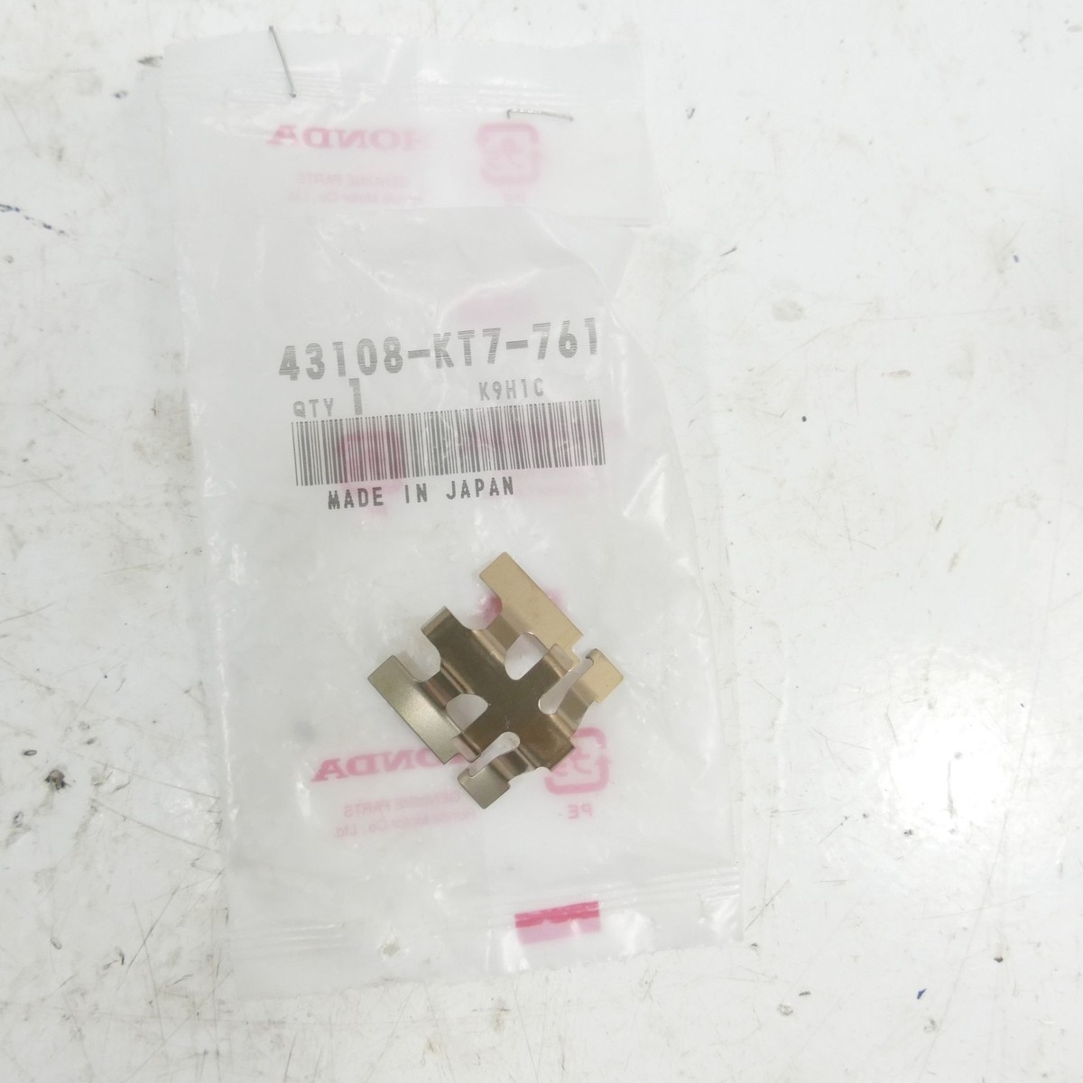 いち Honda CBR 600 F PC31 Bremssattel Sicherungsblech 43108-KT7-761