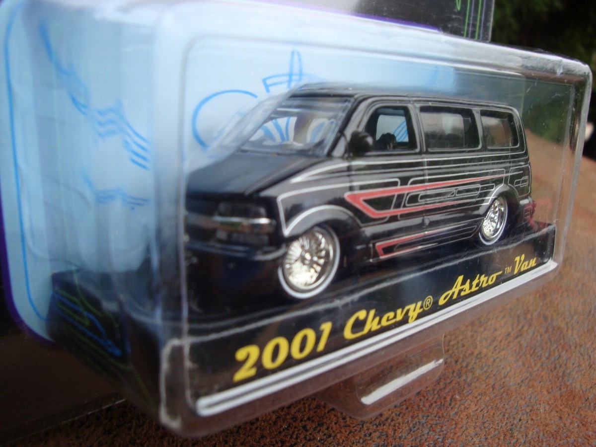 Street Low 2001 Black Chevy Astro Van Die Cast- 1:64 scale