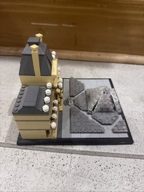 LEGO ARCHITECTURE: Louvre (21024) 100% Complete, Clean, no Box or Instructions