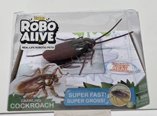 Zuru Robo Alive Crawling Cockroach Crawls Like a Real Cockroach! NEW!