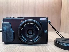 Fuji X70 Black 16.3MP Flip Screen WiFi Compact Digital Camera with 28mm F2.8 Len
