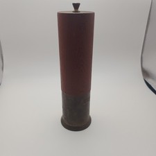 Antico macina pepe forma di cartuccia proiettile