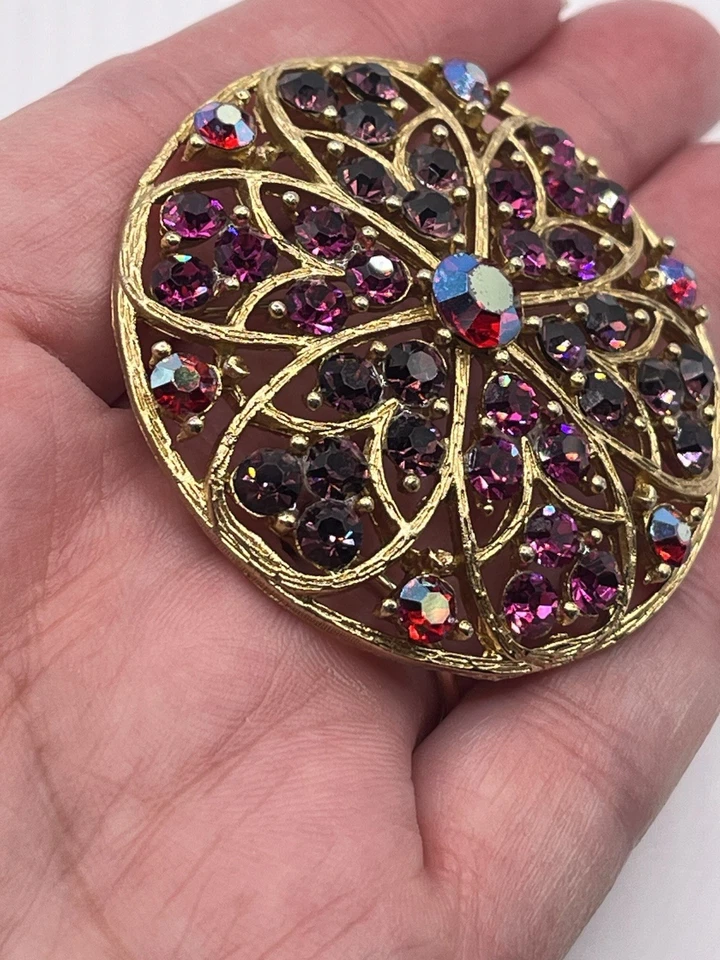 Vintage Signed Lisner Purple Pink AB Rhinestone Gold-tone Brooch - Image 2 of 4