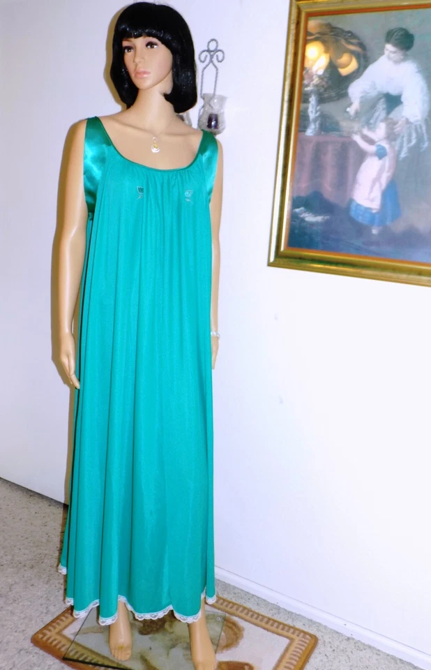 Camisón largo manga satinado LUCIE ANN DE COLECCIÓN nailon VERDE ESMERALDA talla grande Foto 2 de 4