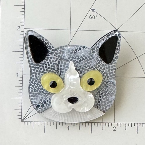 Cat  vintage style acrylic  brooch pin - Picture 2 of 4