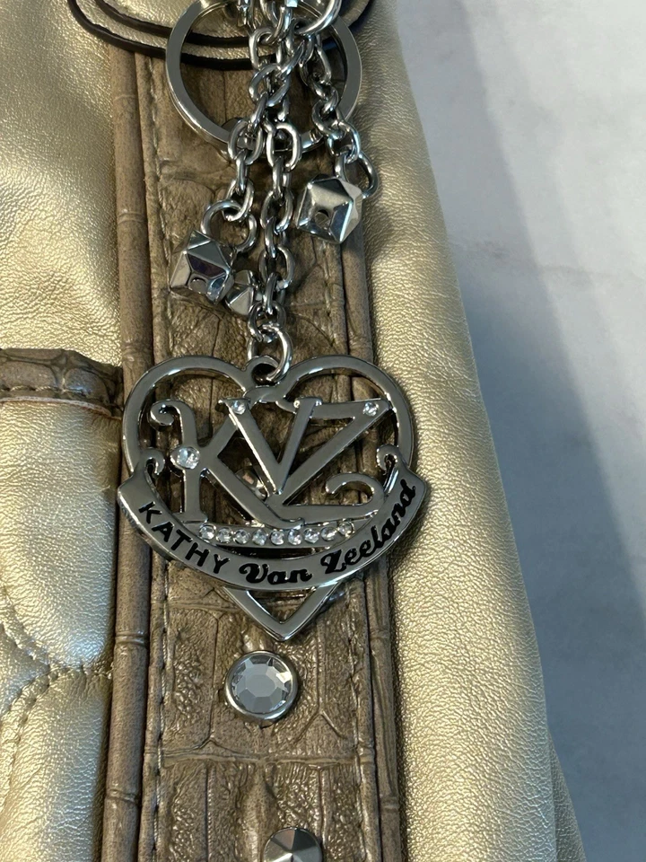 KATHY VAN ZEELAND GRANDE Beige Tostado BOLSO PEDRERÍA Doble Asas Con Dije Foto 3 de 4