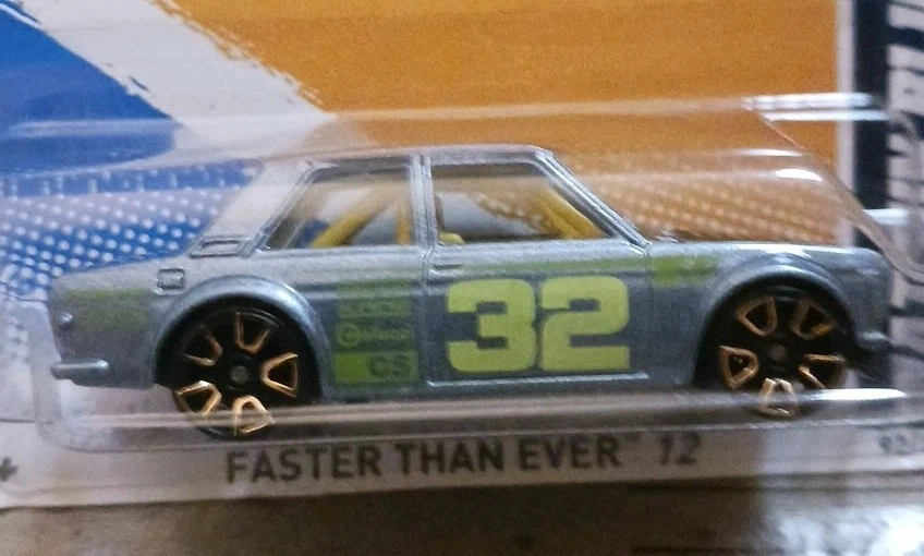 Modelo a escala 1:64 Hot Wheels Faster Than Ever 12 Datsun Bluebird 510 gris #32 Foto 2 de 4
