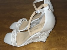 Betsey Johnson Ivan Sandals Women's Ivory Heel Ankle Strap Wedding Size 9 Lace