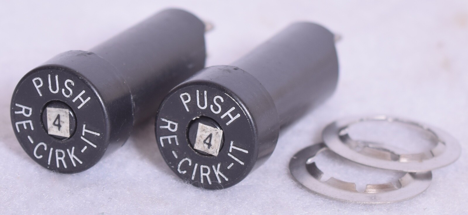 2 Count Heinemann KD1 4A Pushbutton Circuit Breakers RE-CIRK IT