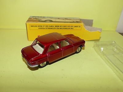 DINKY TOYS FRANCE - 510 - Peugeot 204 - Rouge métal - En boite