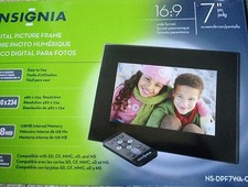 Insignia Digital Photo frame Black 7 128MB picture frame perfect Christmas Gift