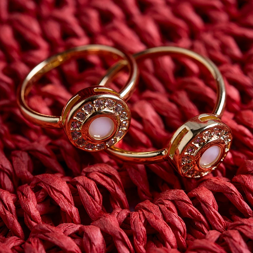 Anillo de fiesta de cóctel de oro amarillo de 14k para mujer con circonitas cúbicas y acrílico Foto 2 de 4