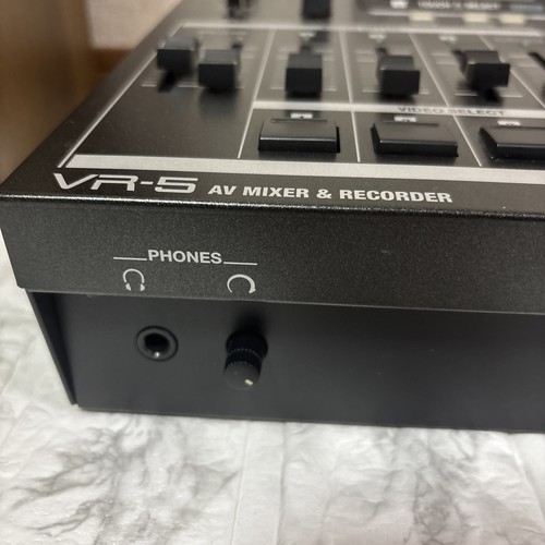 Roland VR-5 Mixer AV Multiformato Video Switcher e Registratore - Foto 9 di 18
