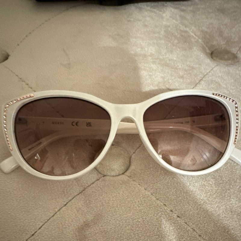 GUESS Women’s Cat Eye Sunglasses White Plastic Frame Brown Tinted UV400 GU7606
