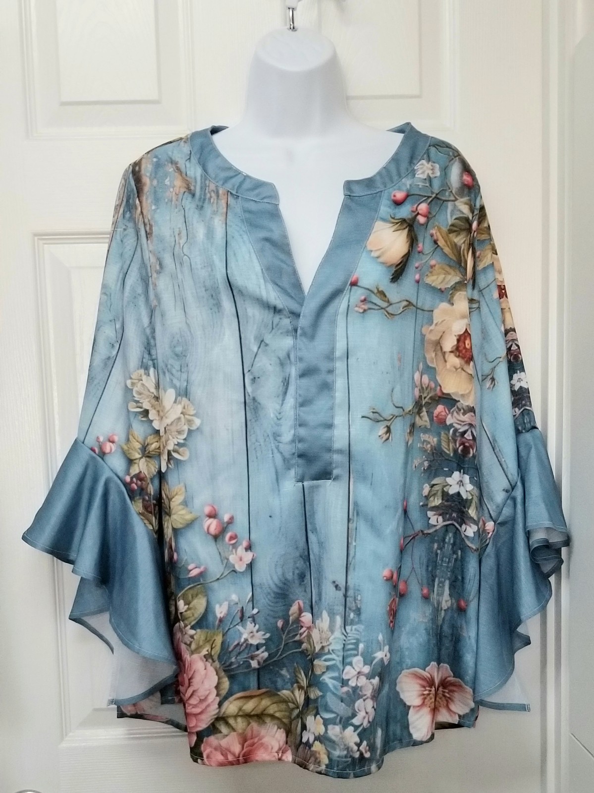 Womens Blue Floral Tops, Chico’s Black V-neck Sheer Top Sz 2 Lg