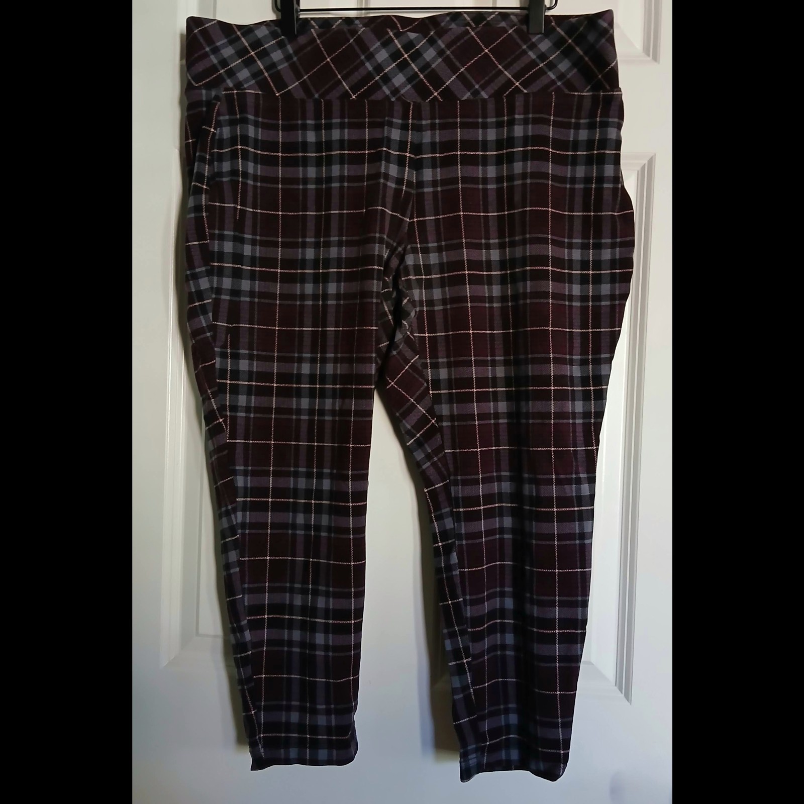 Women's EUC TORRID Pixie Ankle Pants Pull On Blac… - image 1