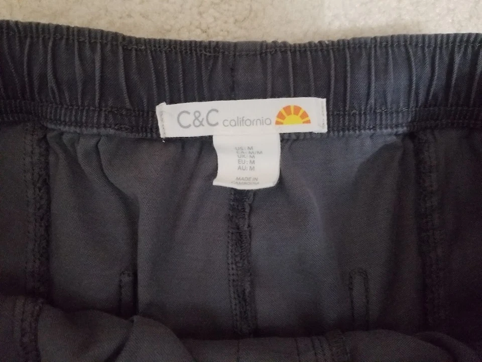 Pantalones C&C California para mujer de mezcla de algodón gris medio informales recortados cómodos Foto 4 de 4