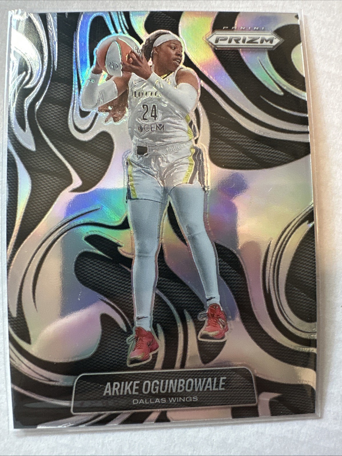 2025 WNBA Prizm Arike Ogunbowale #4 Abstract Prizm Case Hit SSP Dallas Wings🪽