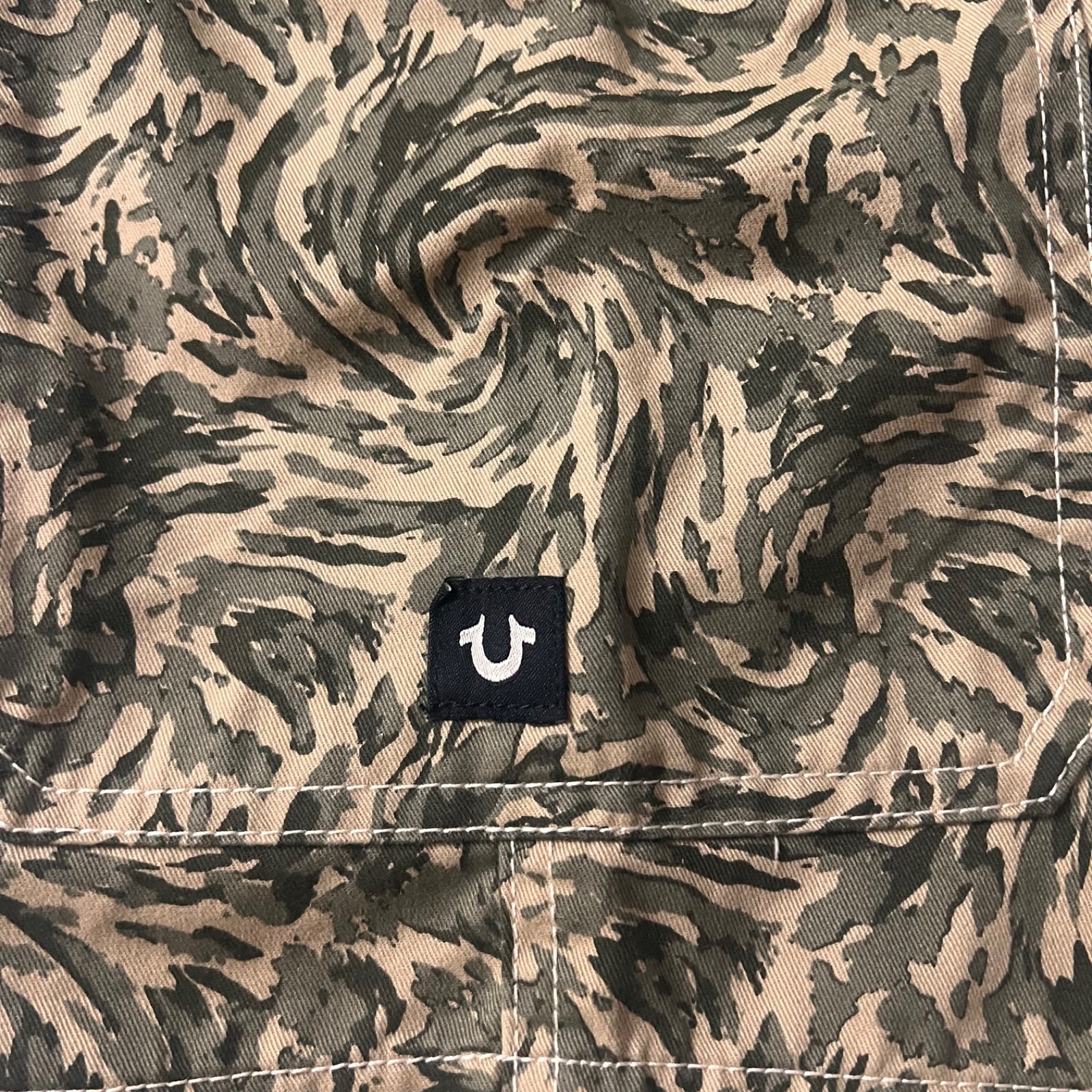 True Religion Men's Camo Cargo Short Size 34 MSRP $ 119.00 thumbnail 3