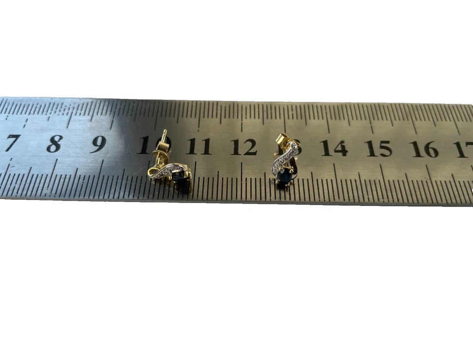 Pendientes de zafiro de oro amarillo y blanco de 9 quilates con zafiro y circonitas cúbicas Foto 2 de 4