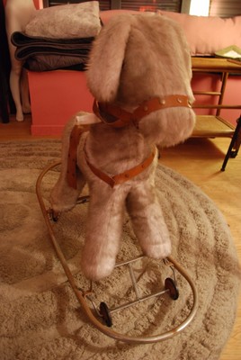 cheval a bascule et a roulette