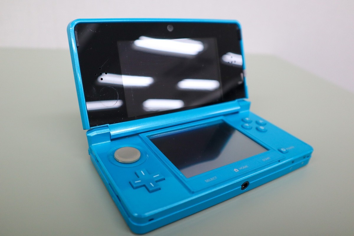 Nintendo 3DS Console Set with 3 Game Titles Included light Blue