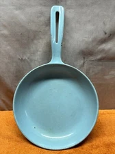 X•Vintage Prizer Ware USA Cast Iron Enamel 8.75" Round Teal Skillet/Fry Pan