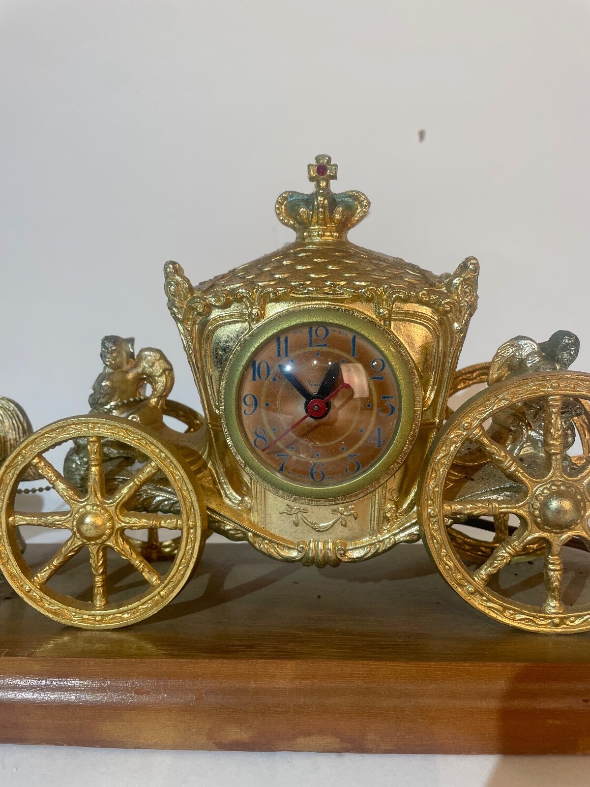 (E31) Vintage United Clock Corp Horse Drawn Carriage Mantle Novelty