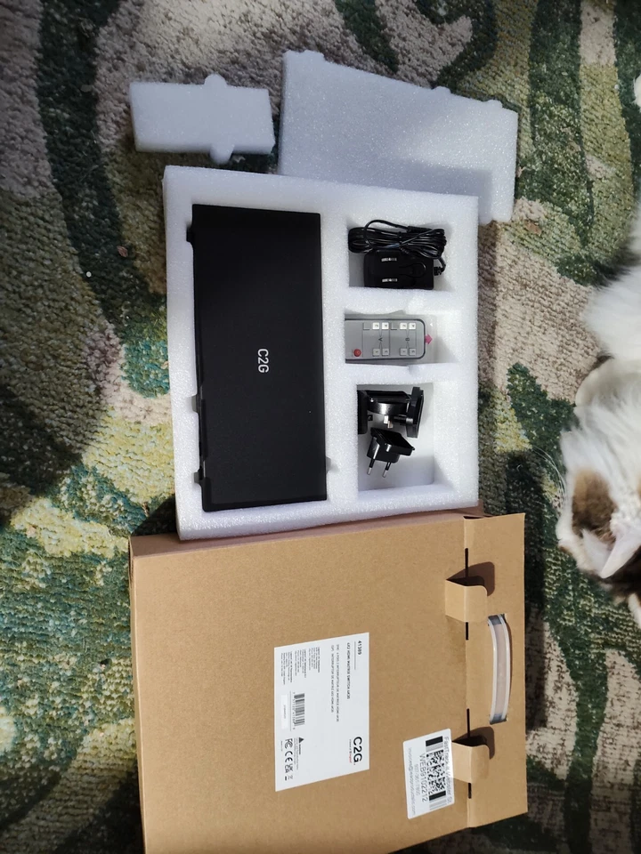 Conmutador HDMI 4:2 C2G Conmutador Matriz HDMI 4k Foto 3 de 4