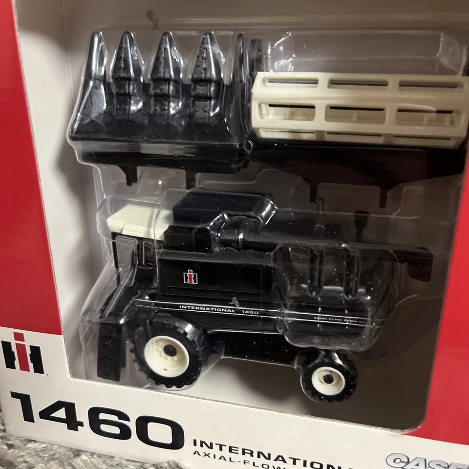 2025 ERTL 1:64 International Harvester Axial Flow 1460 Combine BLACK CHASE NEW!! - Image 2 of 4