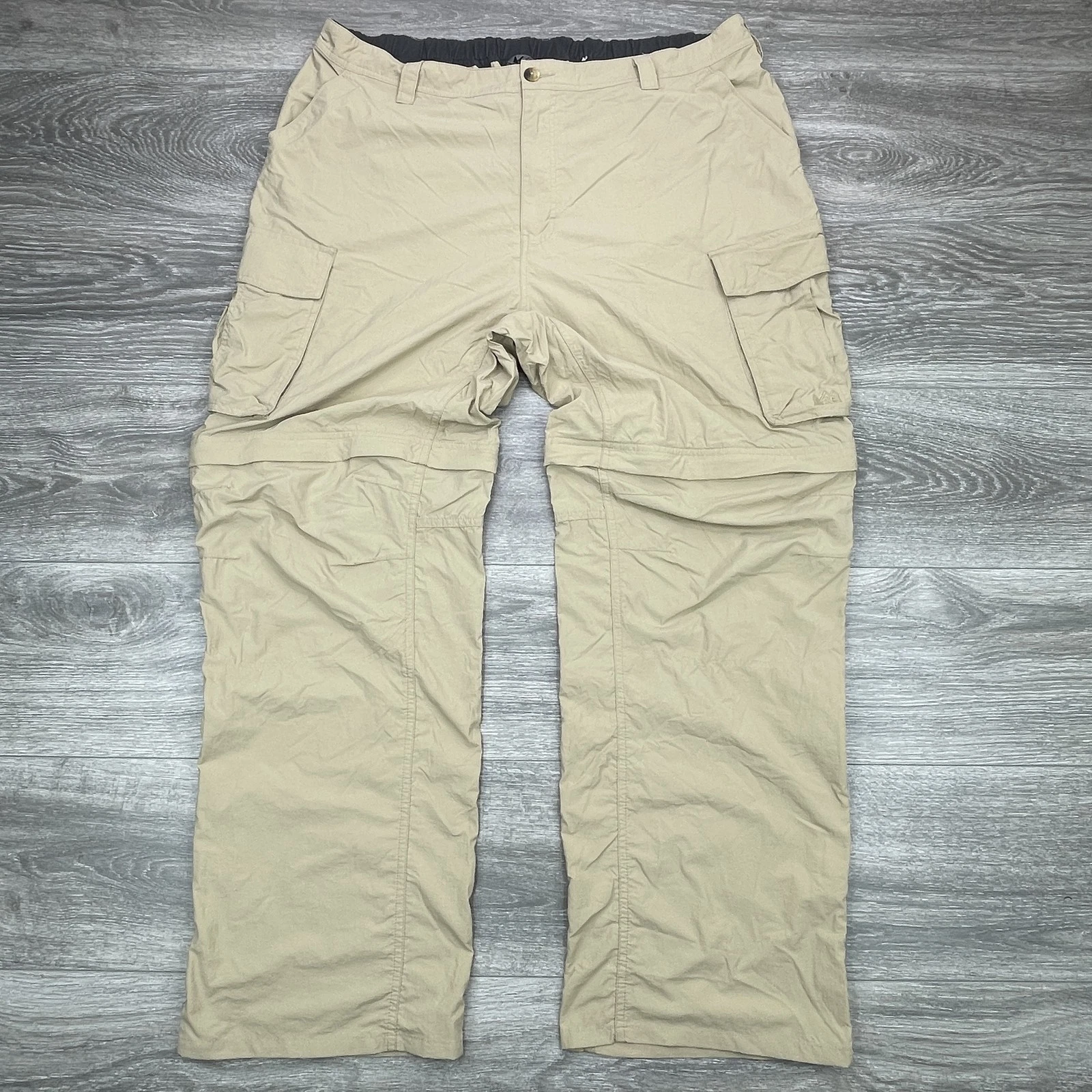 REI Pants Mens XXL Khaki Sahara Convertible Hiking Cargo Side Zip Nylon Gorpcore