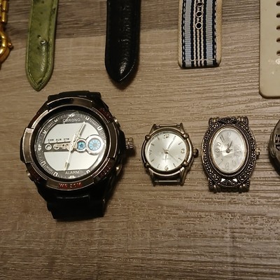 Huge Watch Lot of 25+ Mixed Brands Vintage & Modern Parts  display picture 1