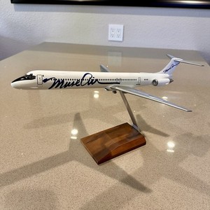 フィンエアー MD-80（DC-9-82）ダイキャストモデル 1/200 サンタ フィンエアー MD-80（DC-9-82）ダイキャストモデル 1/200 サンタ