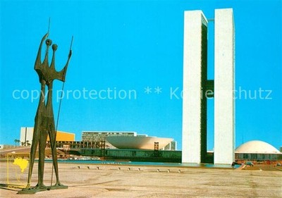 Brasilia Ciudad Os Guerrilheiros de Bruno Giorgi e Palacio do Congresso Nacional