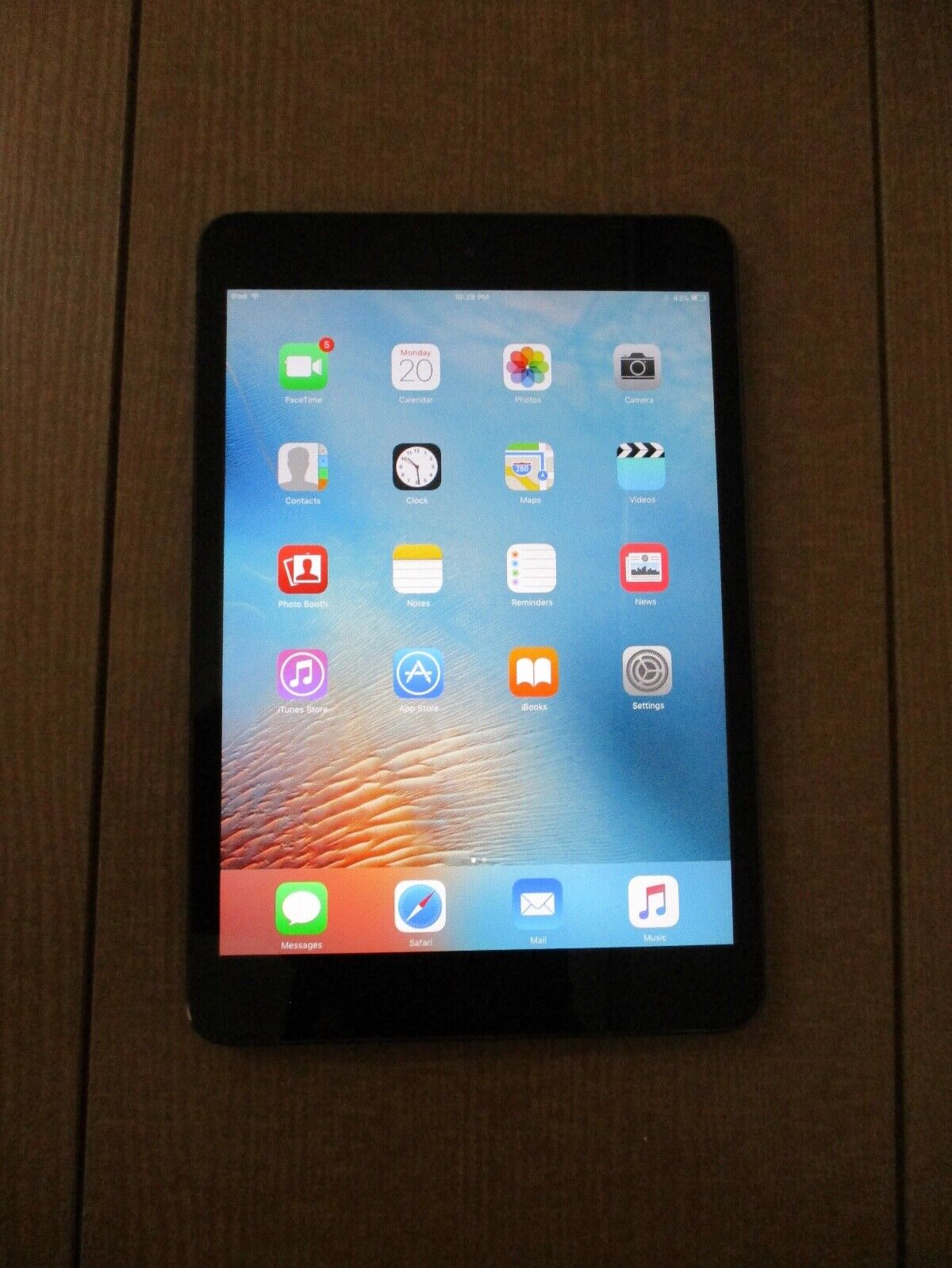 Apple iPad mini 1st Gen Wi-Fi 64GB Gray / Black MD5330LL/A Model